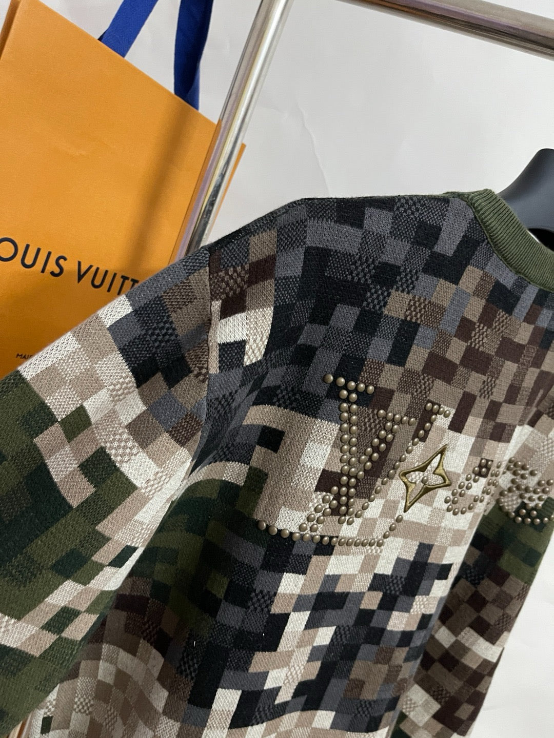 HIGH END SWEATSHIRT