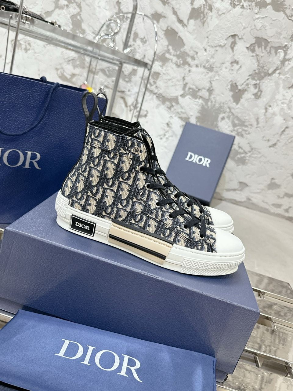 Unisex sneakers