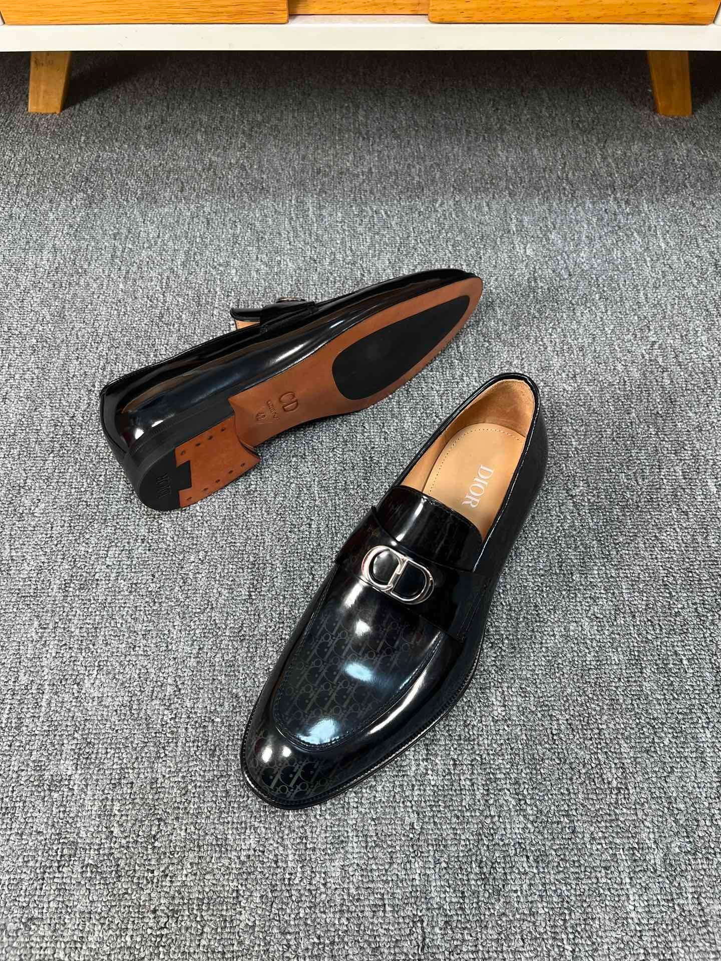 MEN LOAFERS