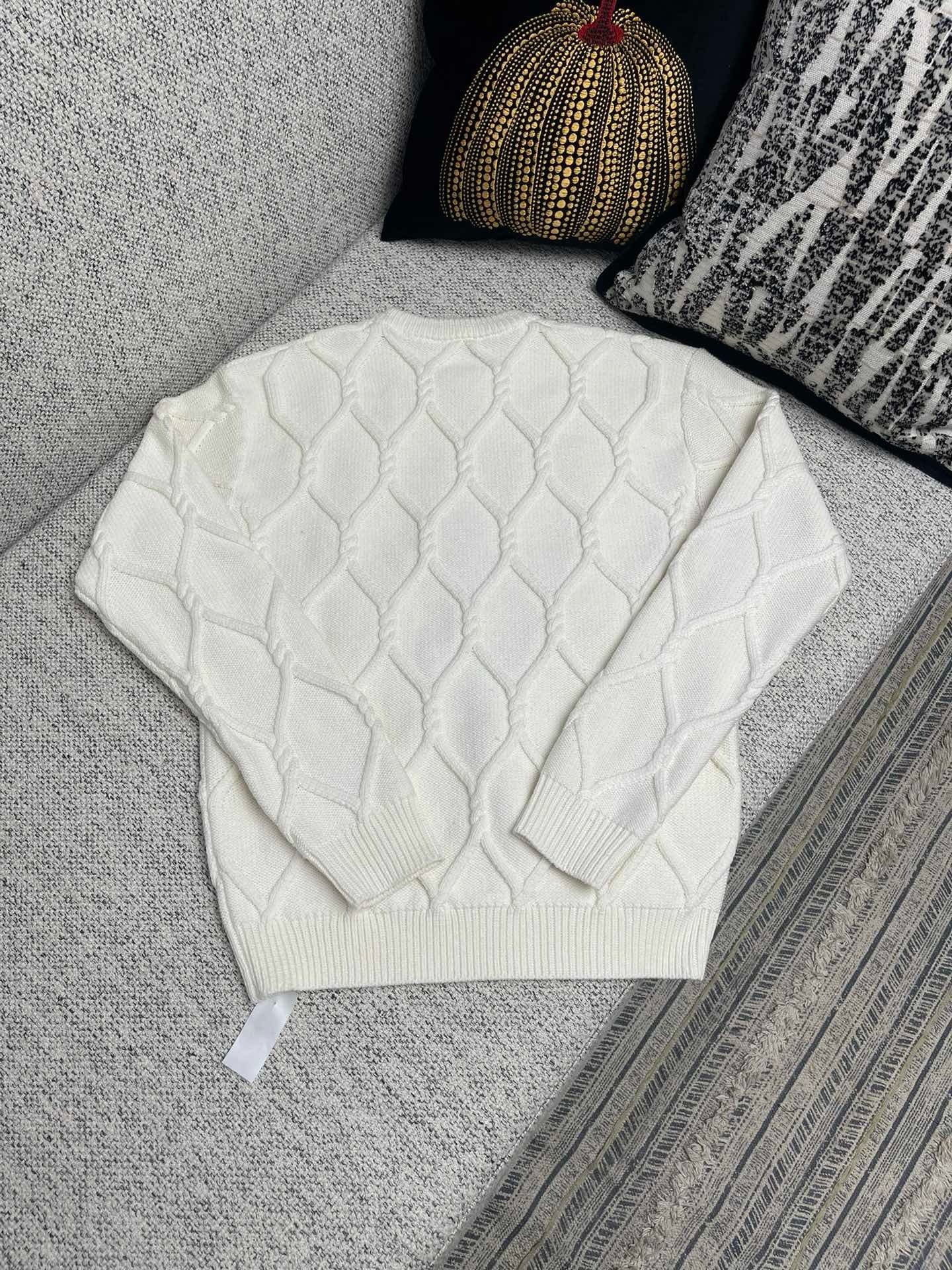 HIGH END SWEATER