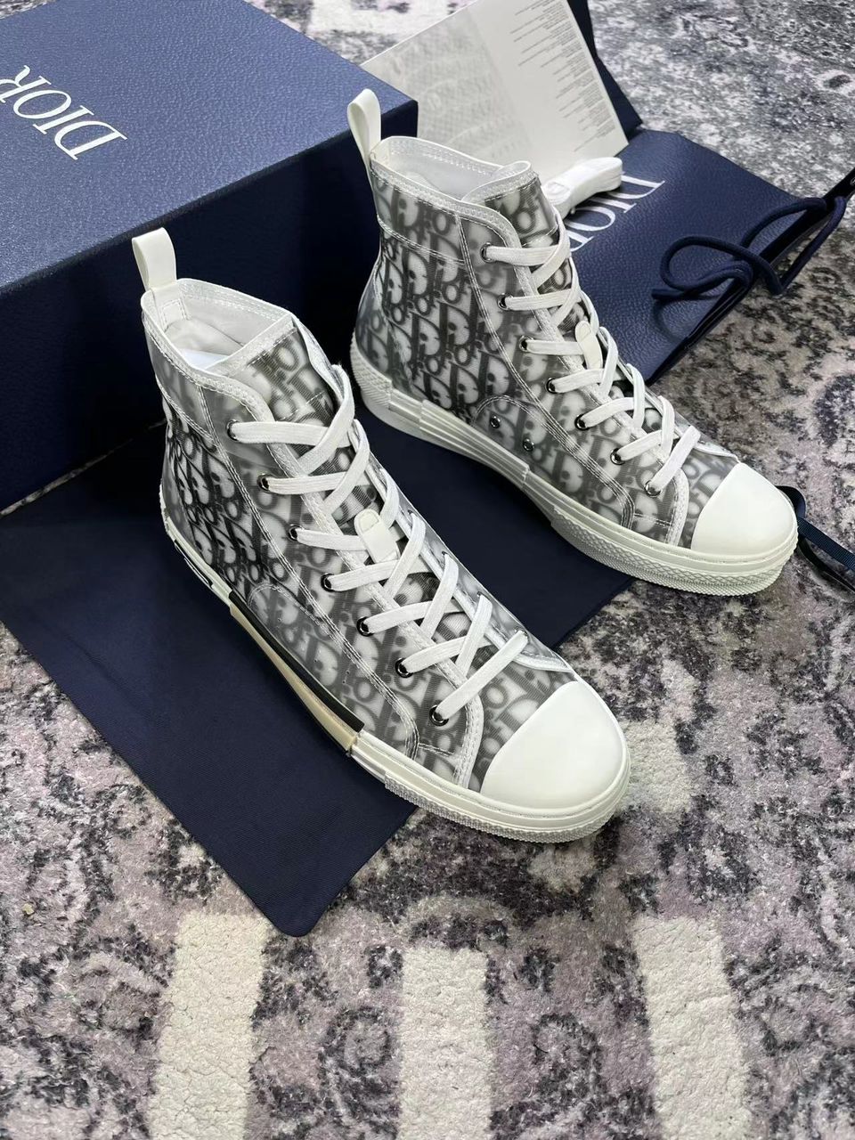 Unisex sneakers