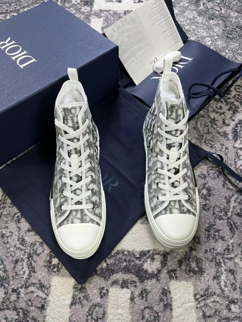Unisex sneakers