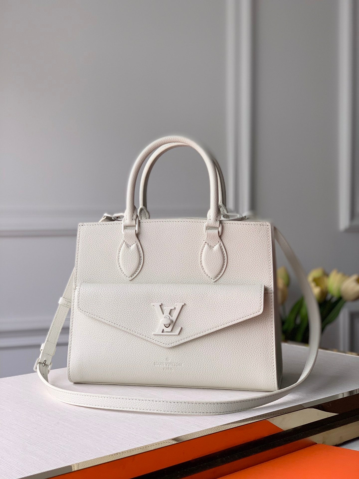 Women bag tote lock me