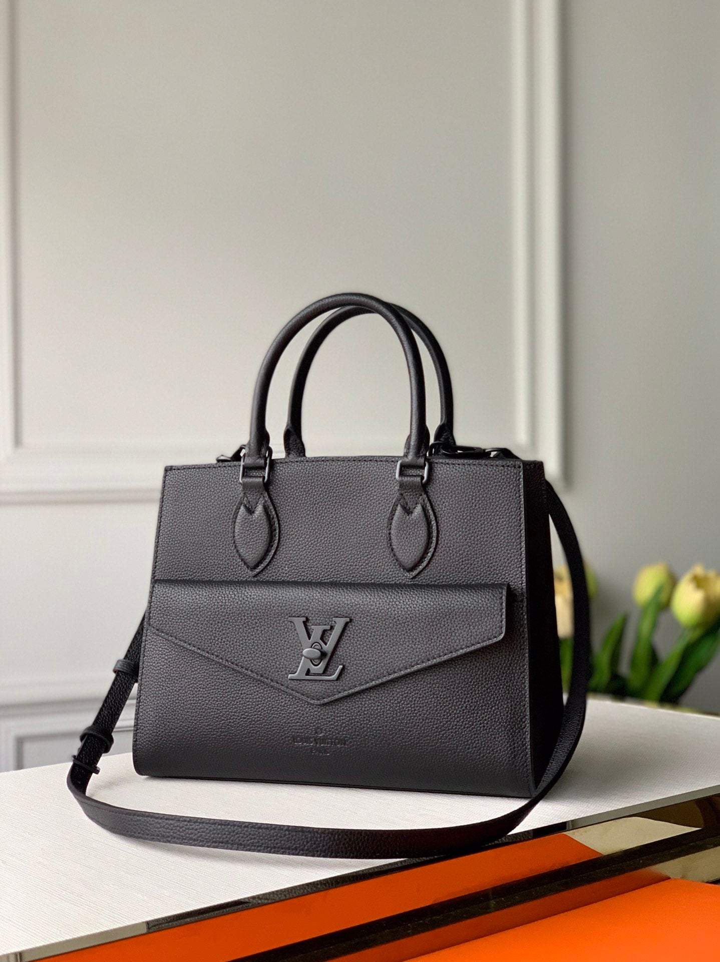 Women bag tote lock me