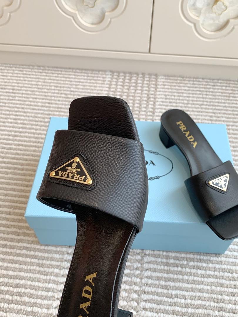 Women sandals