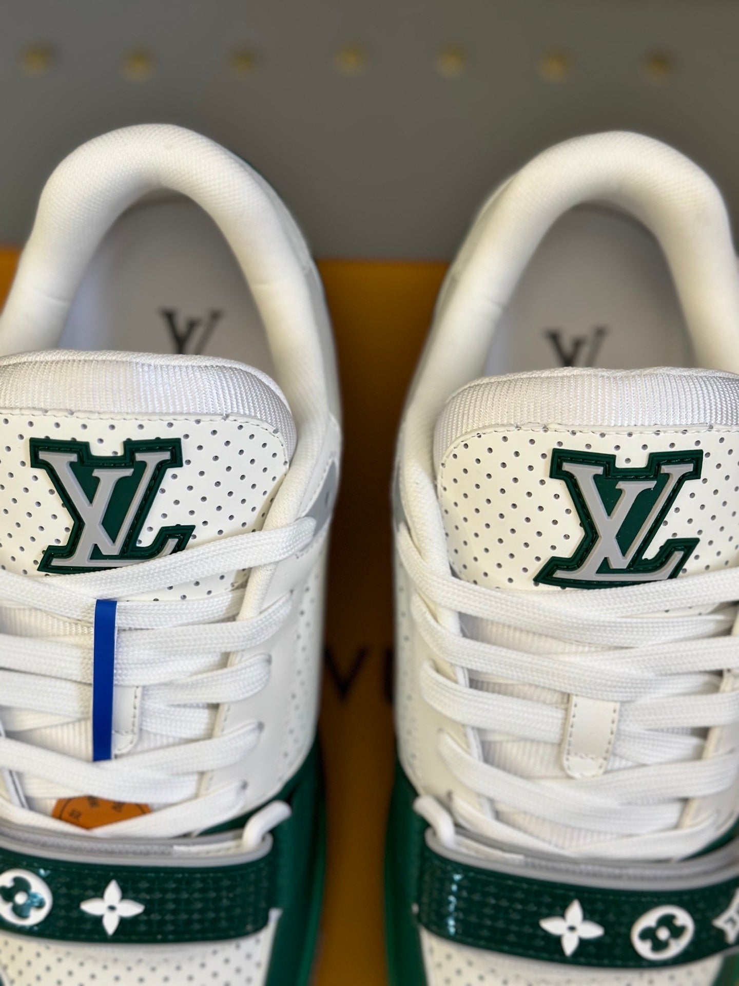 UNISEX SNEAKERS