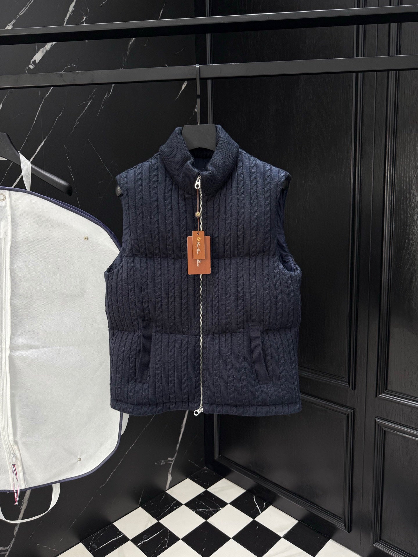 MEN VEST