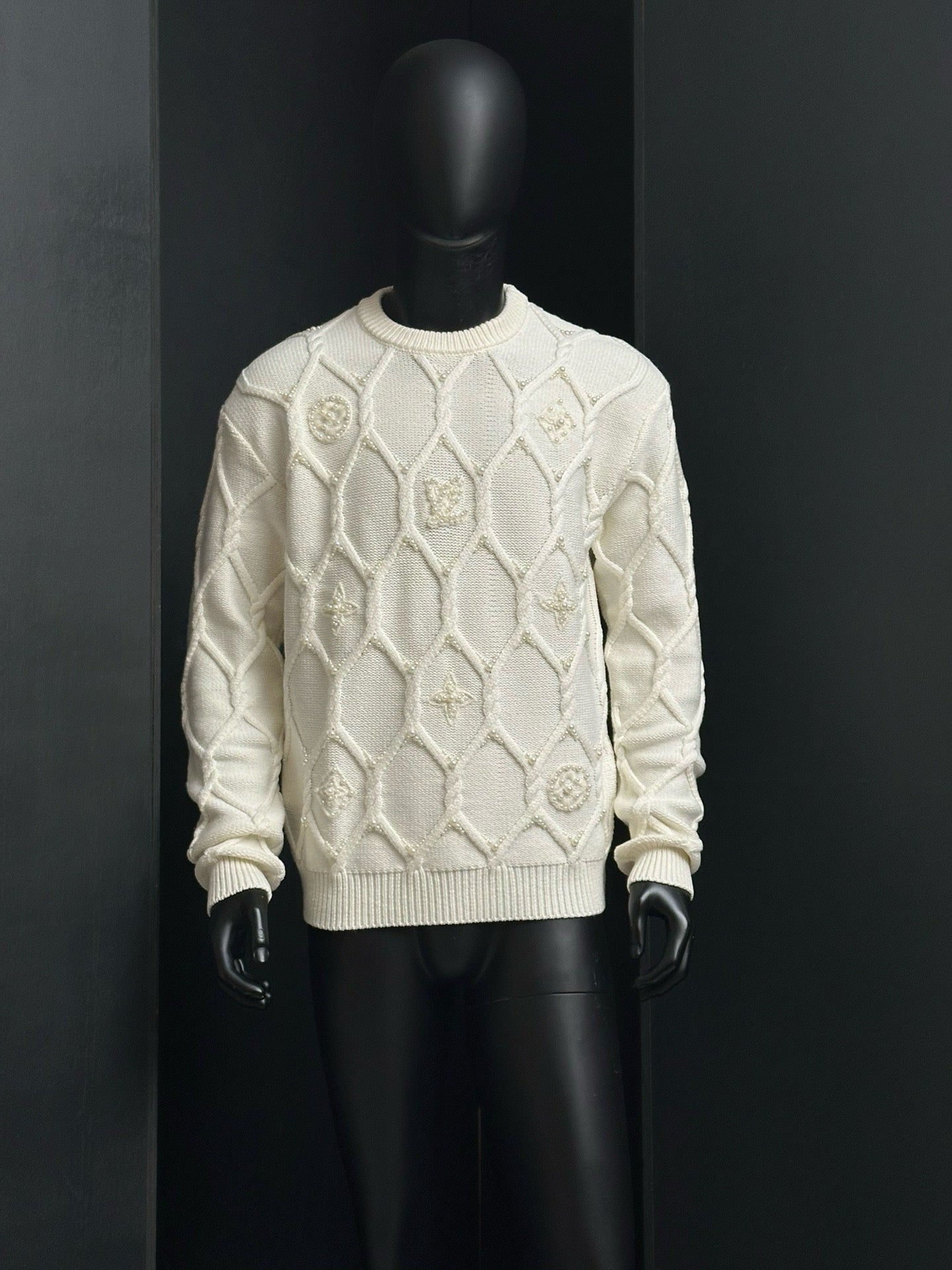 HIGH END SWEATER