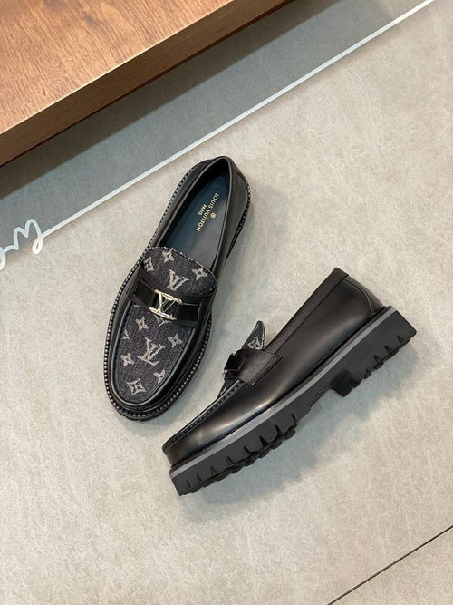 Formal shoes