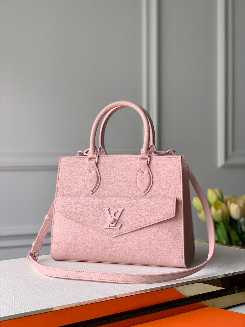Women bag tote lock me