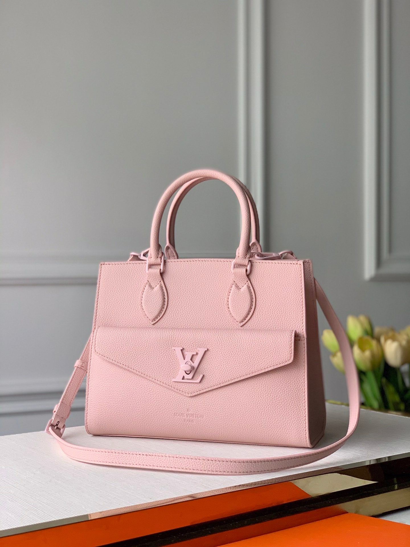 Women bag tote lock me