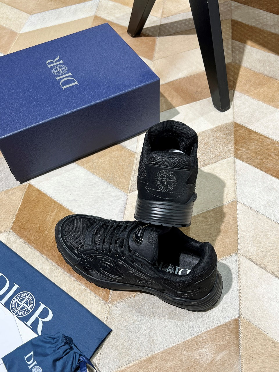 Unisex sneakers
