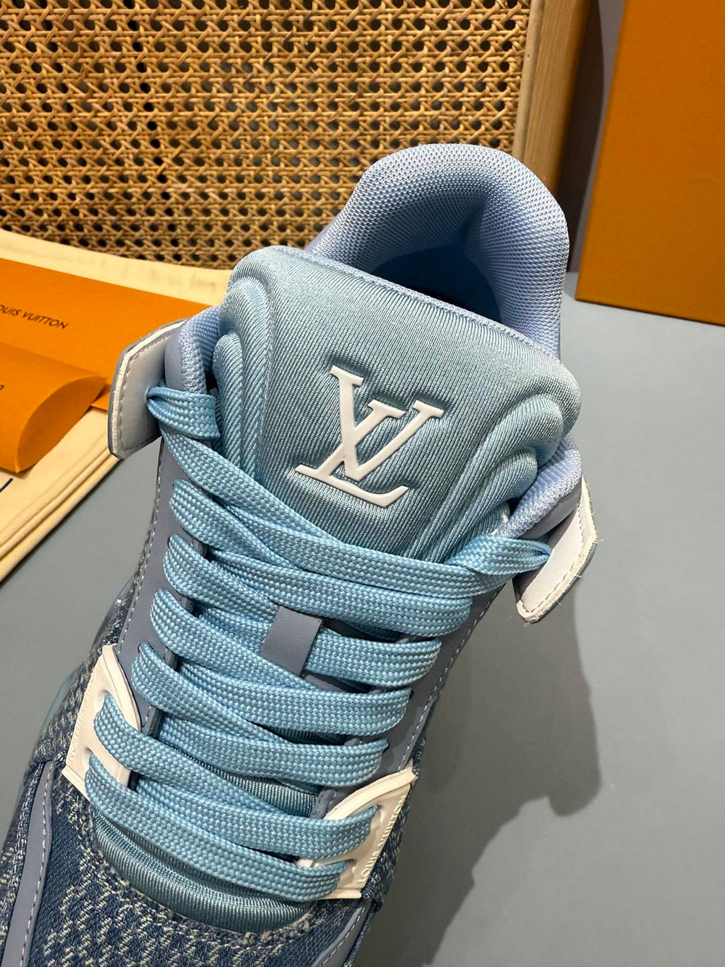 Sneakers