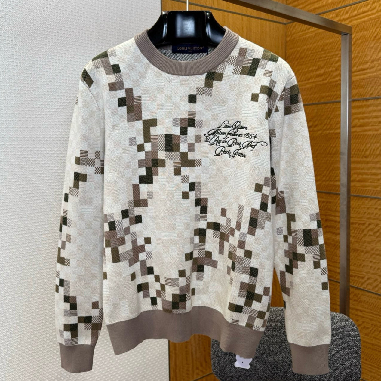 SWEATSHIRT