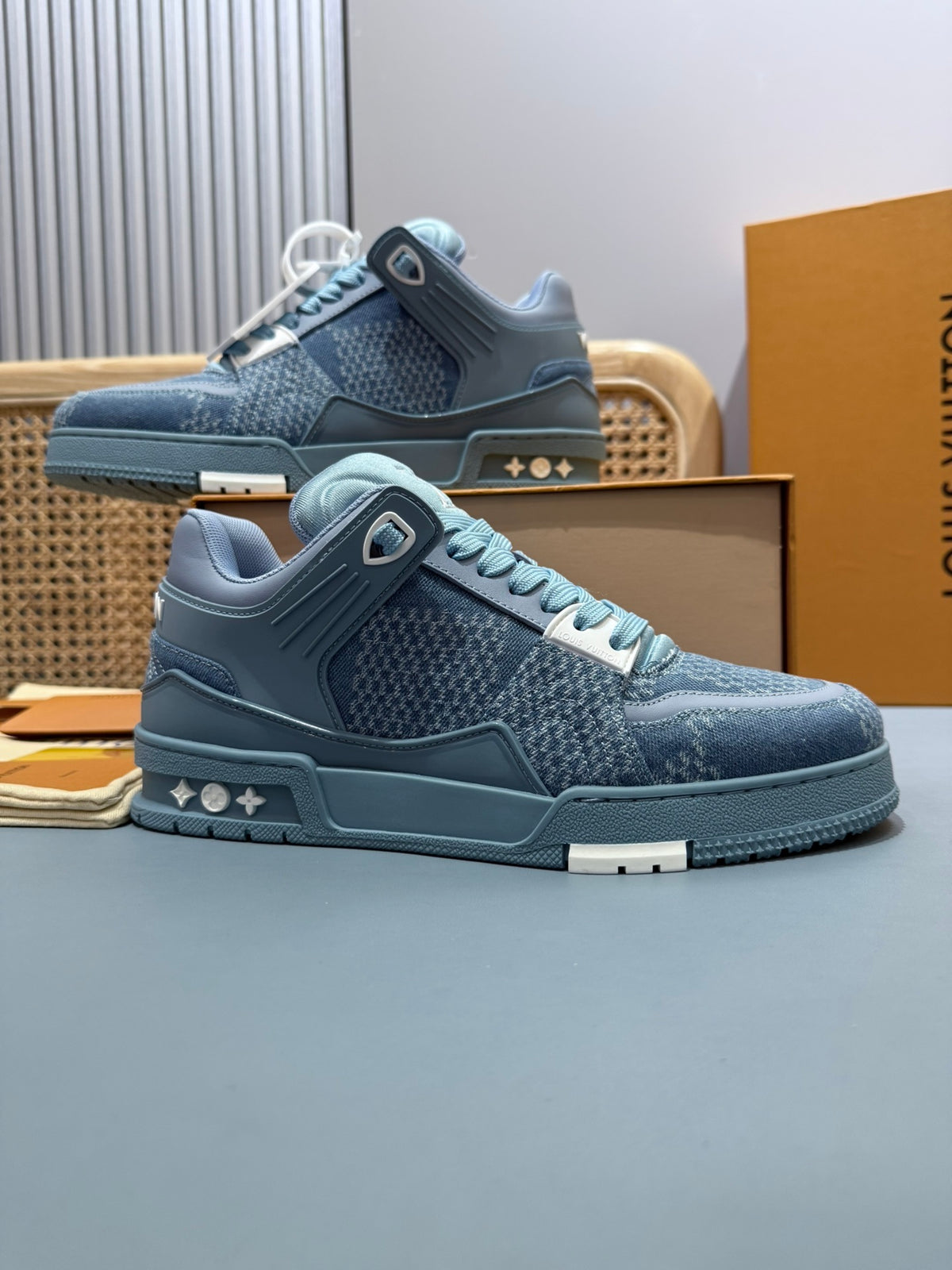Sneakers