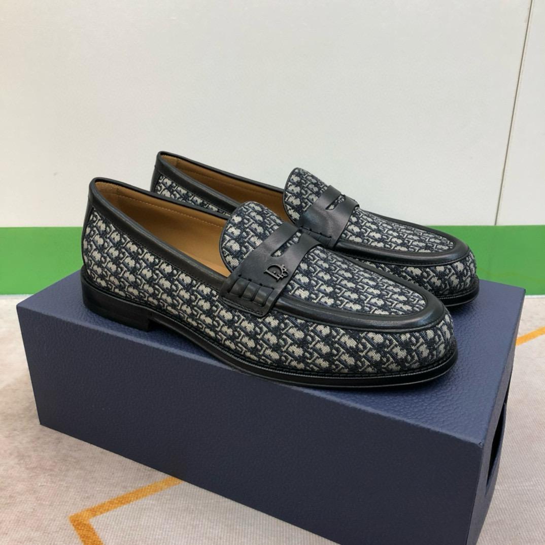 Men loafers