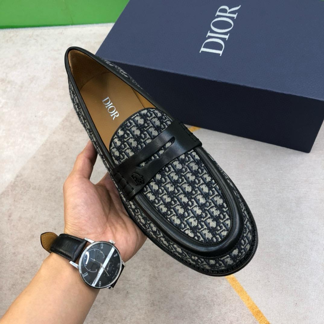 Men loafers