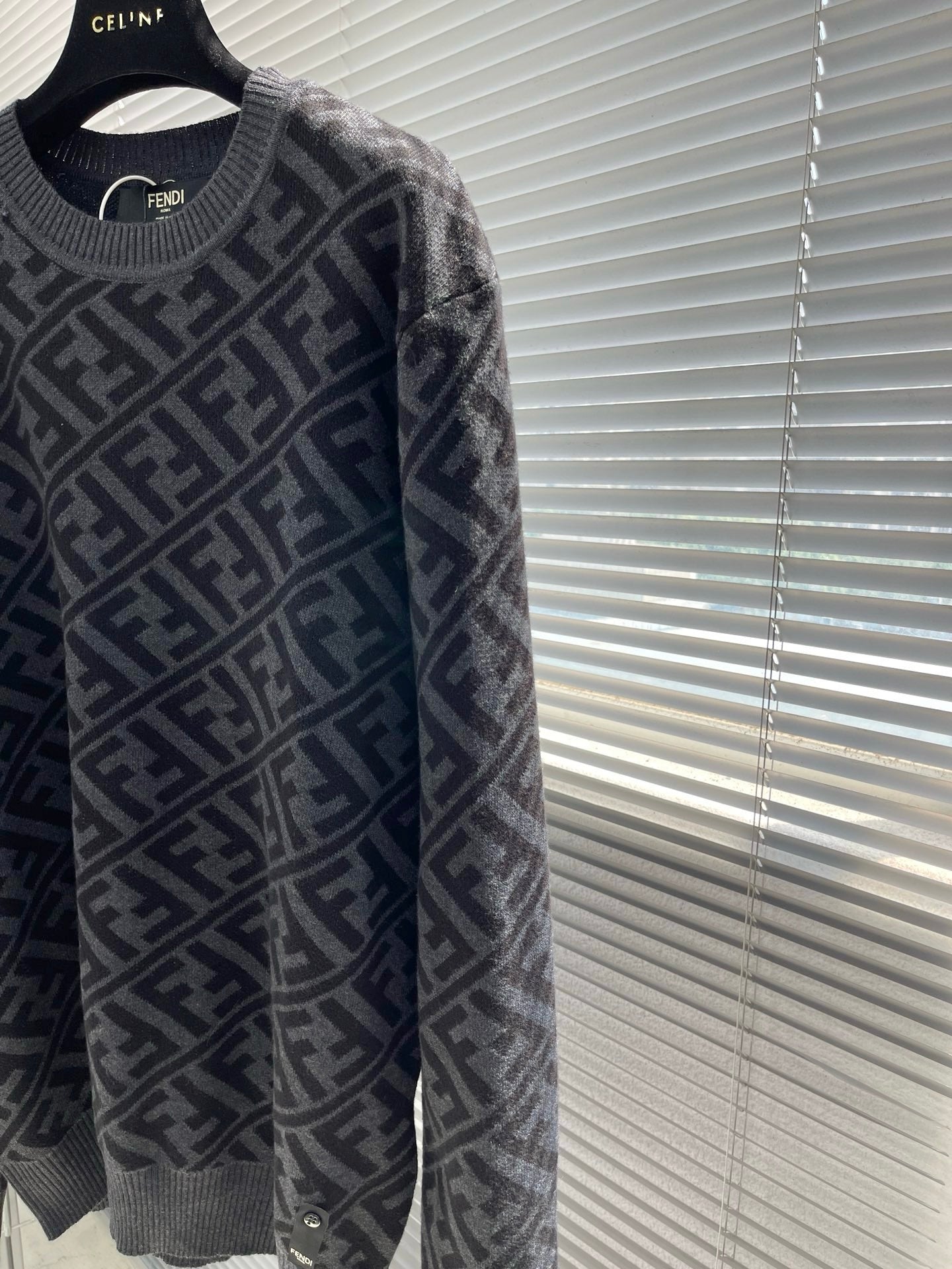 HIGH END SWEATER