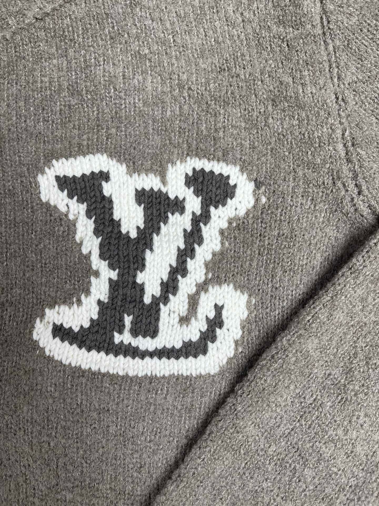 HIGH END SWEATER