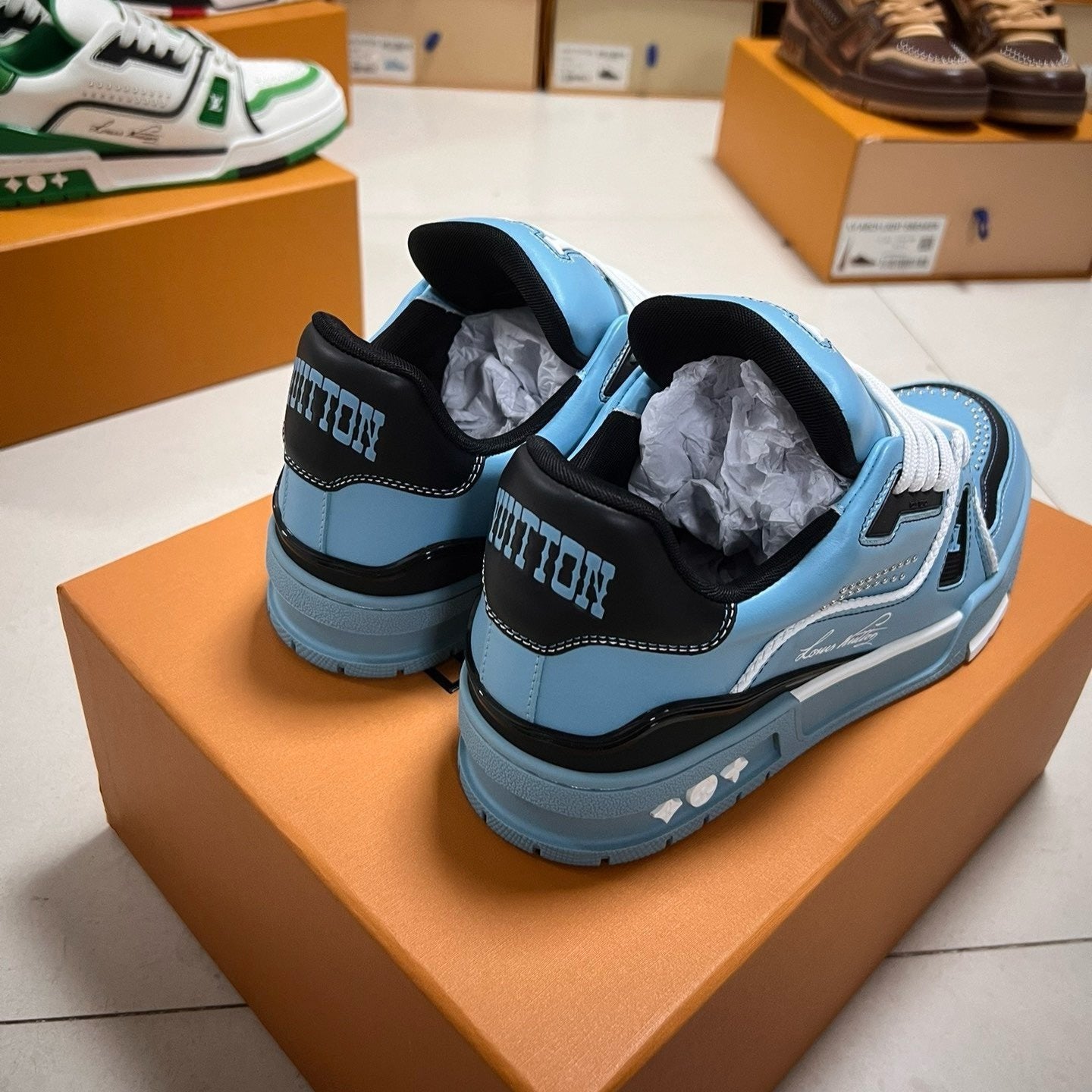 SNEAKERS