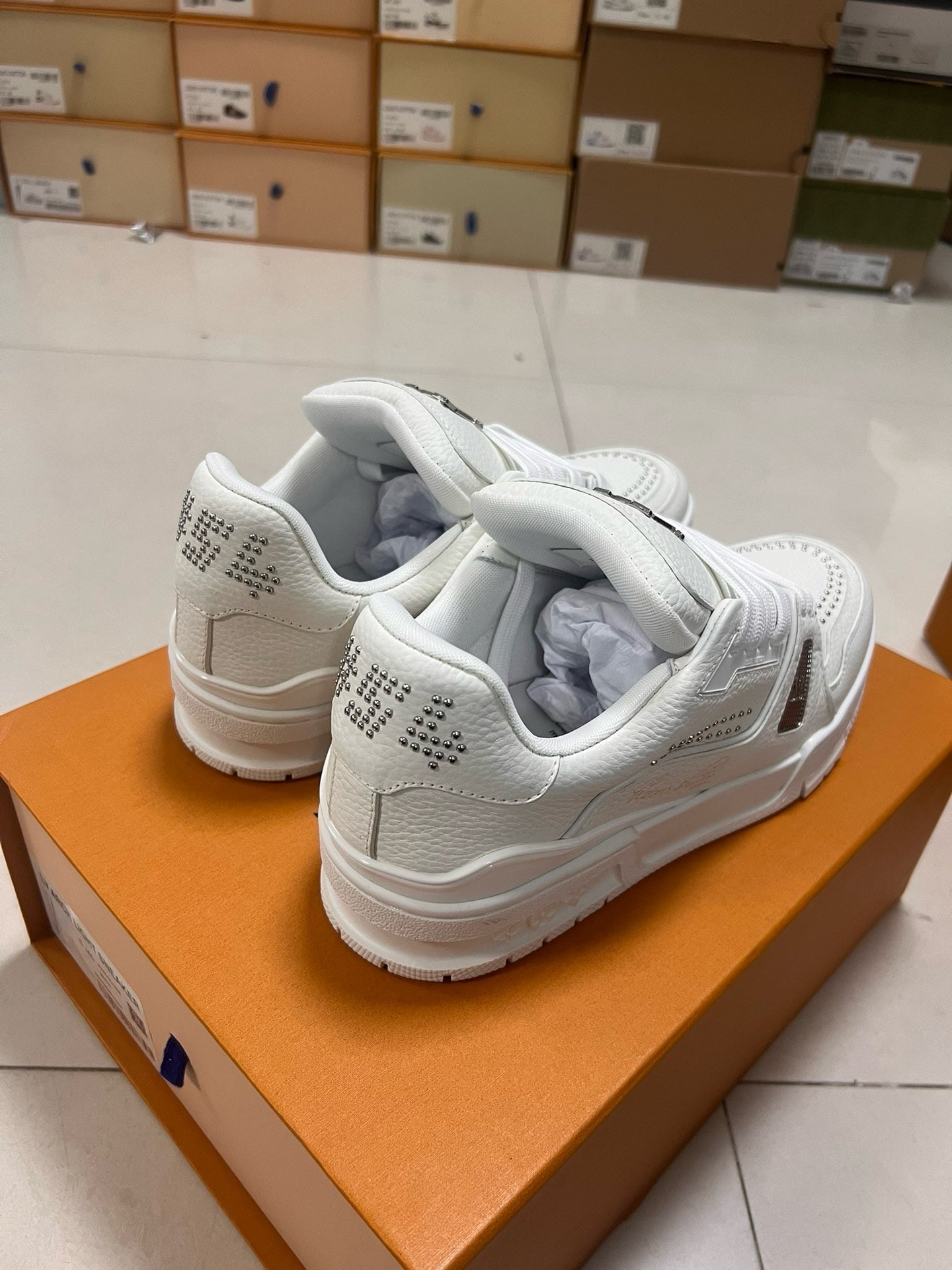 SNEAKERS