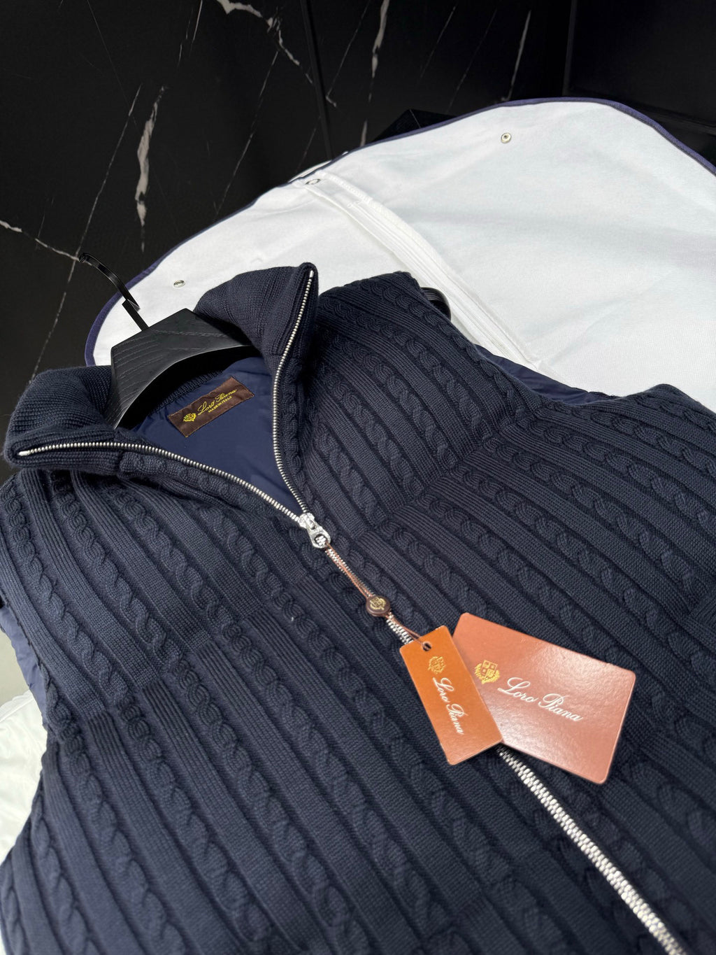 MEN VEST