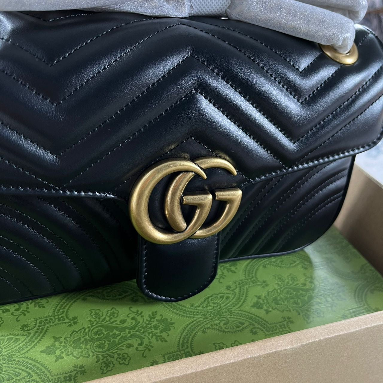 Medium size women bag