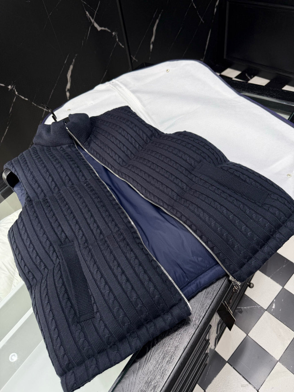 MEN VEST