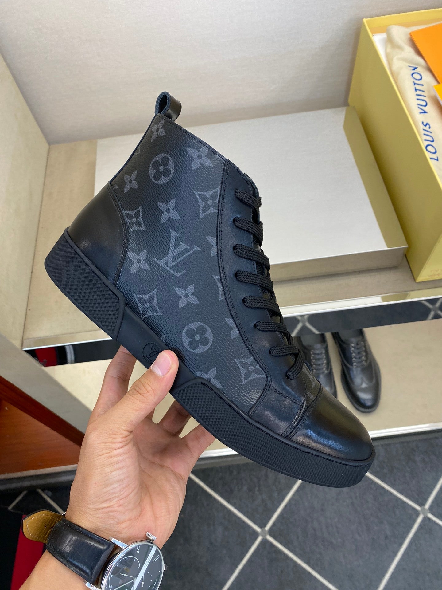Sneakers