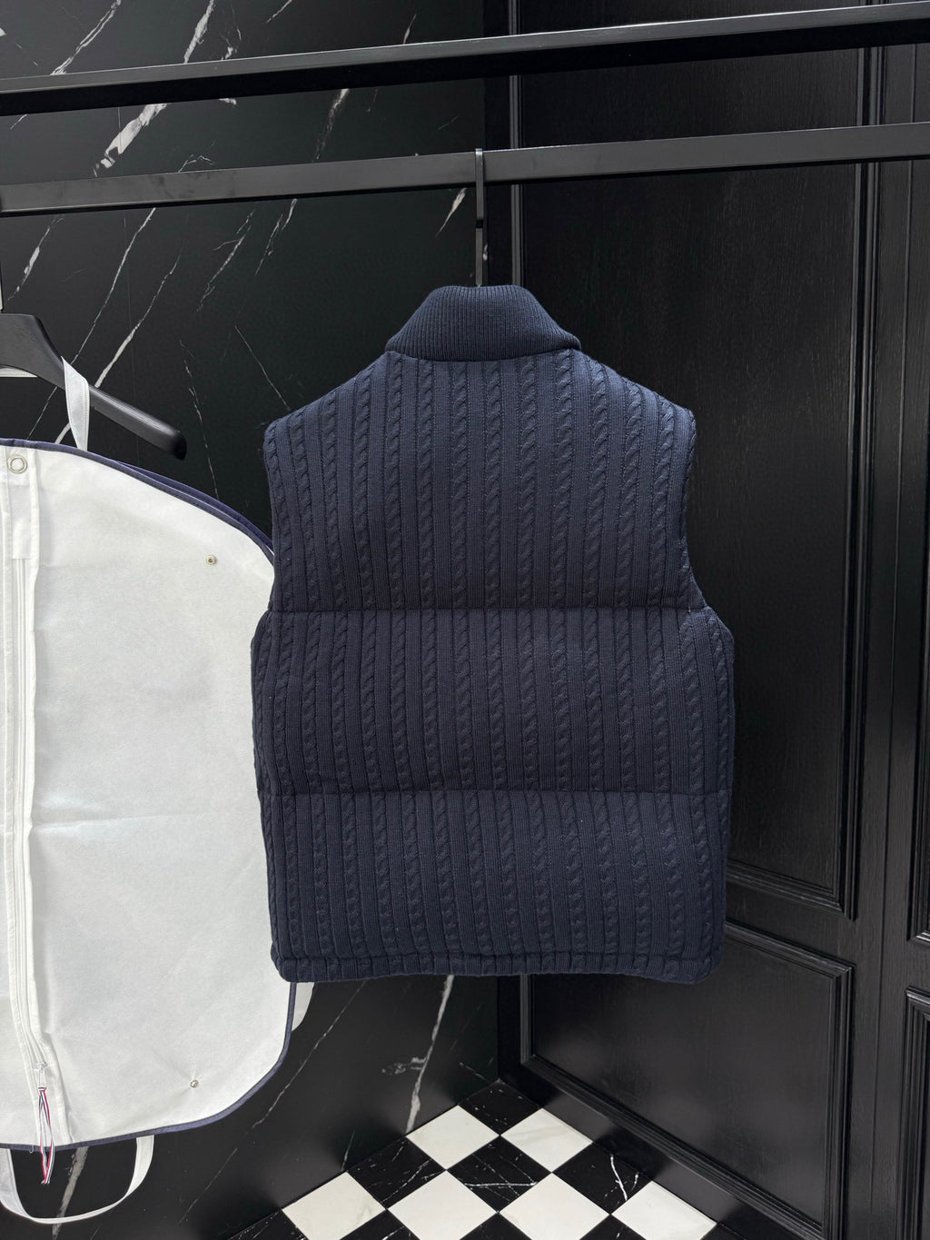 MEN VEST