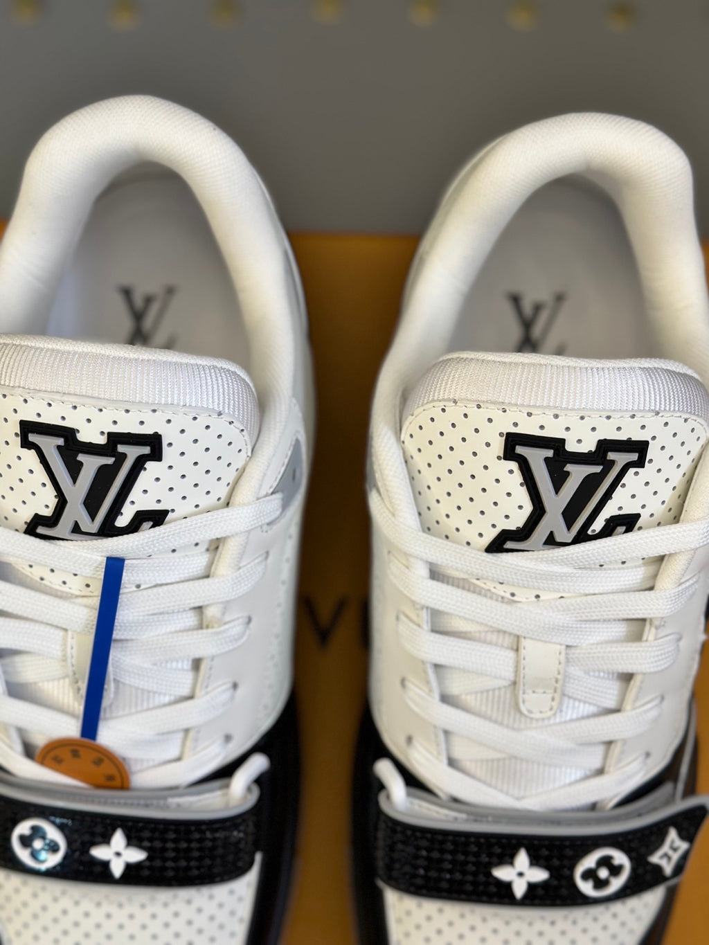 UNISEX SNEAKERS