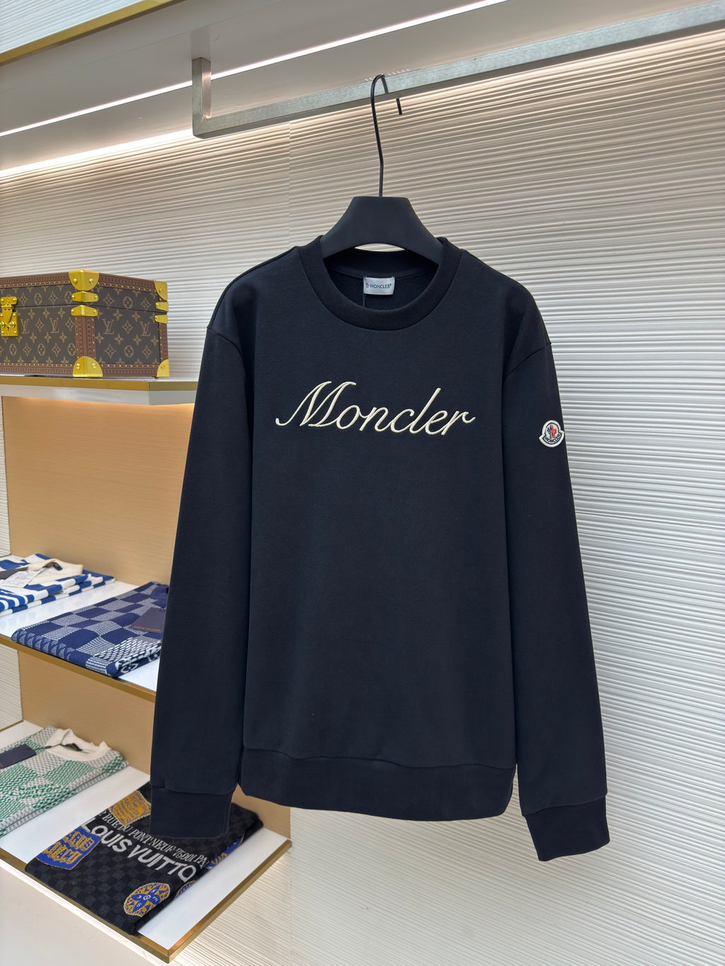 SWEATSHIRT