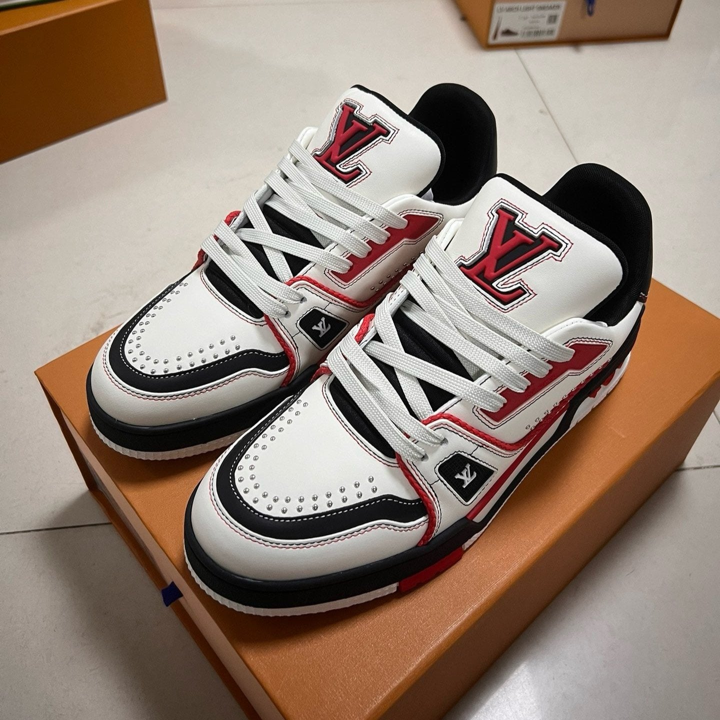 SNEAKERS