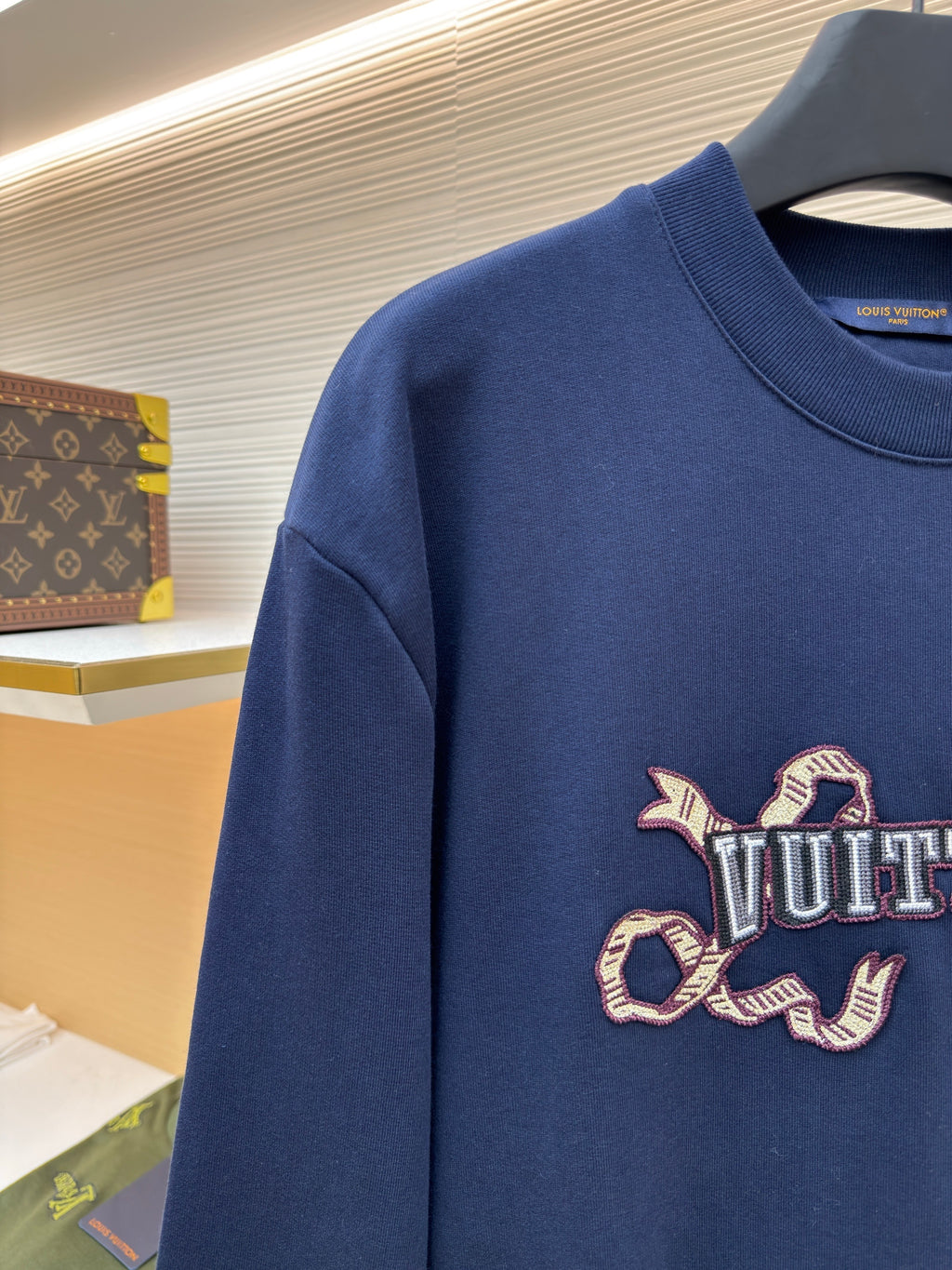 SWEATSHIRT