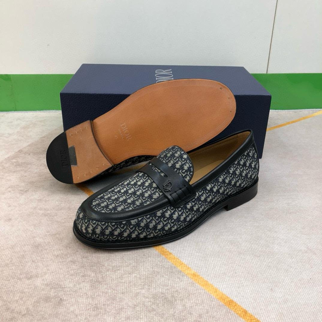 Men loafers