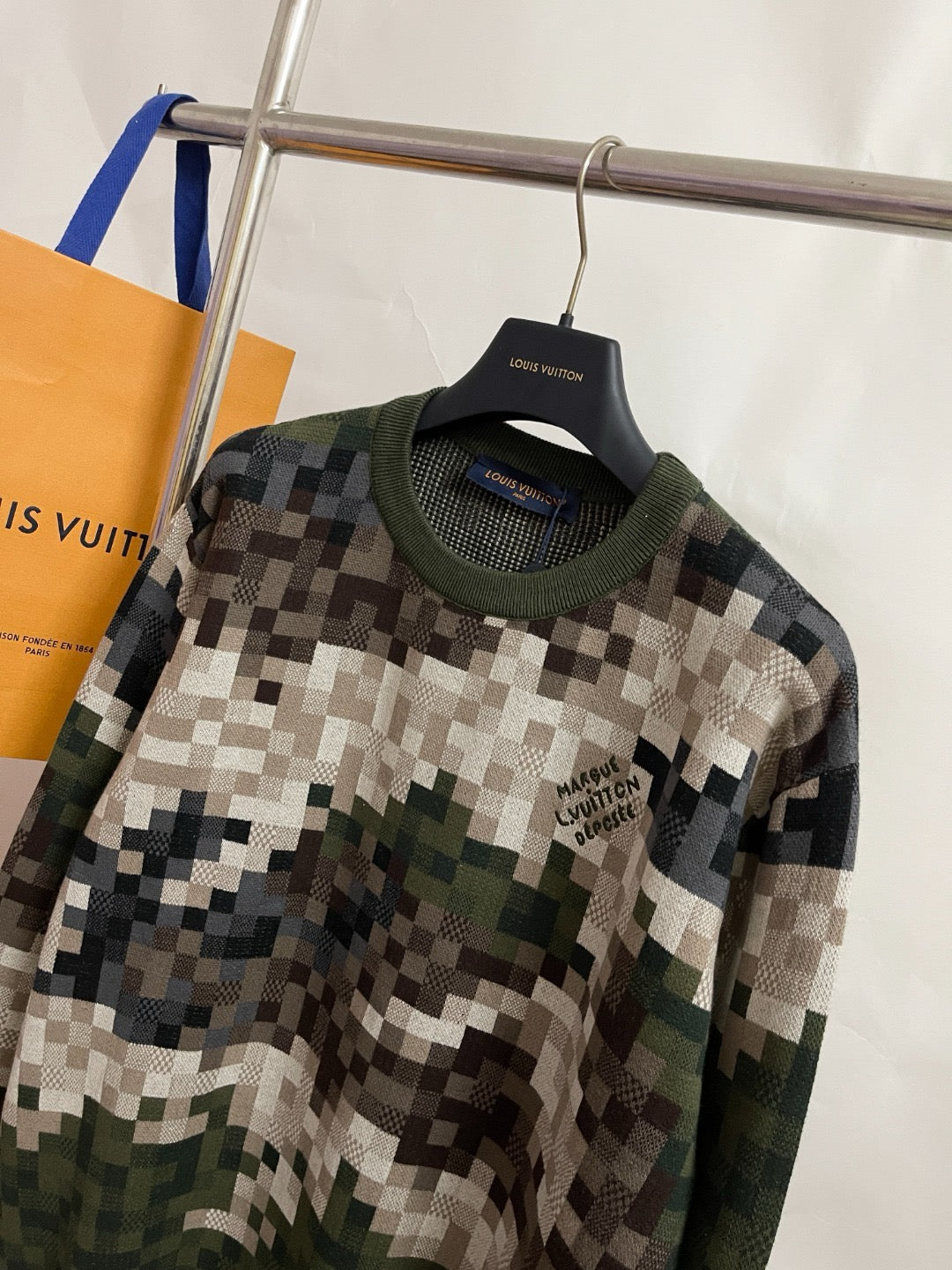 HIGH END SWEATSHIRT