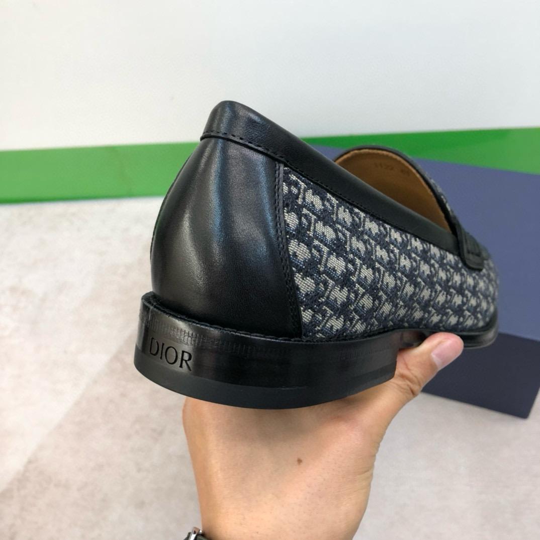 Men loafers