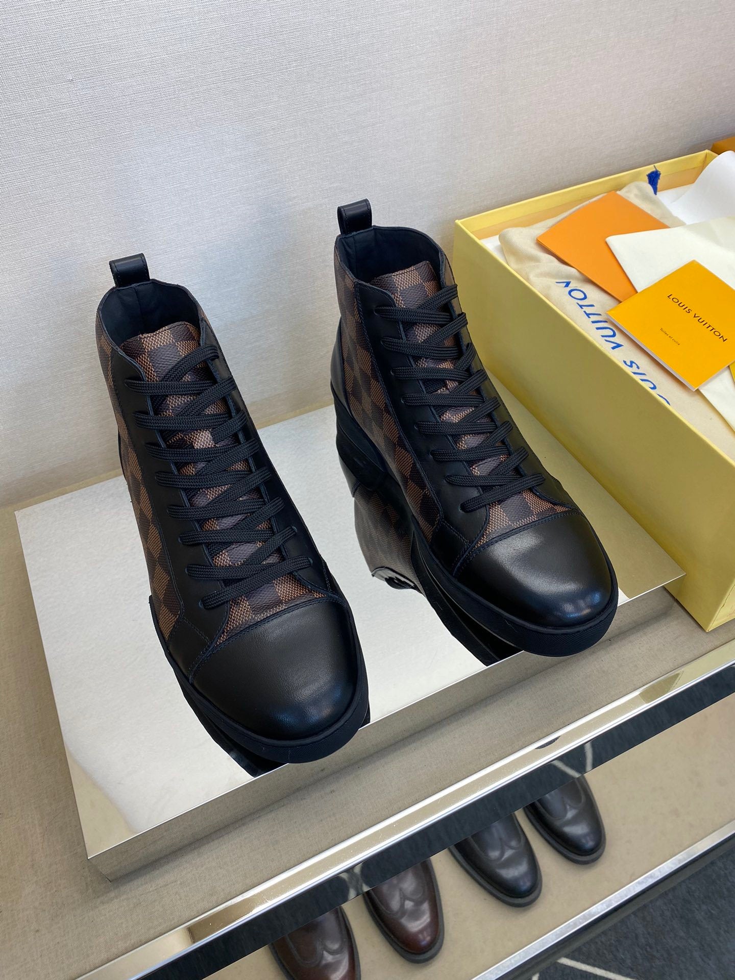 Sneakers