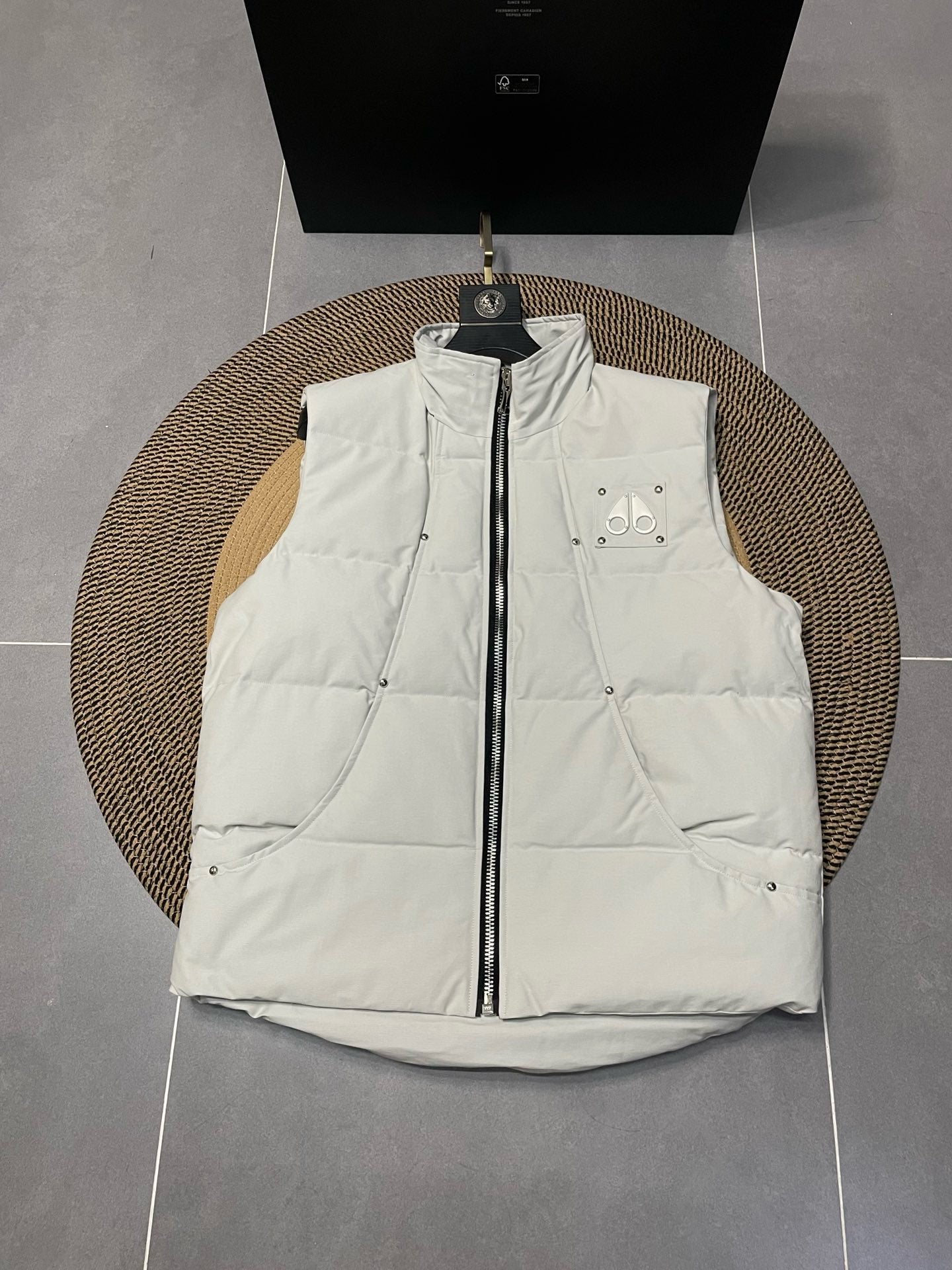 MEN VEST