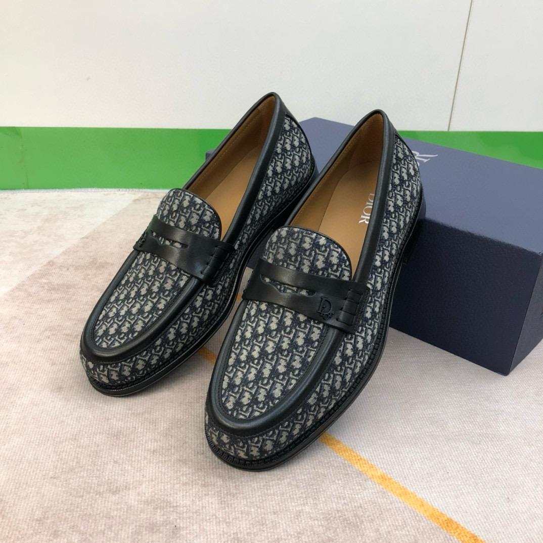 Men loafers