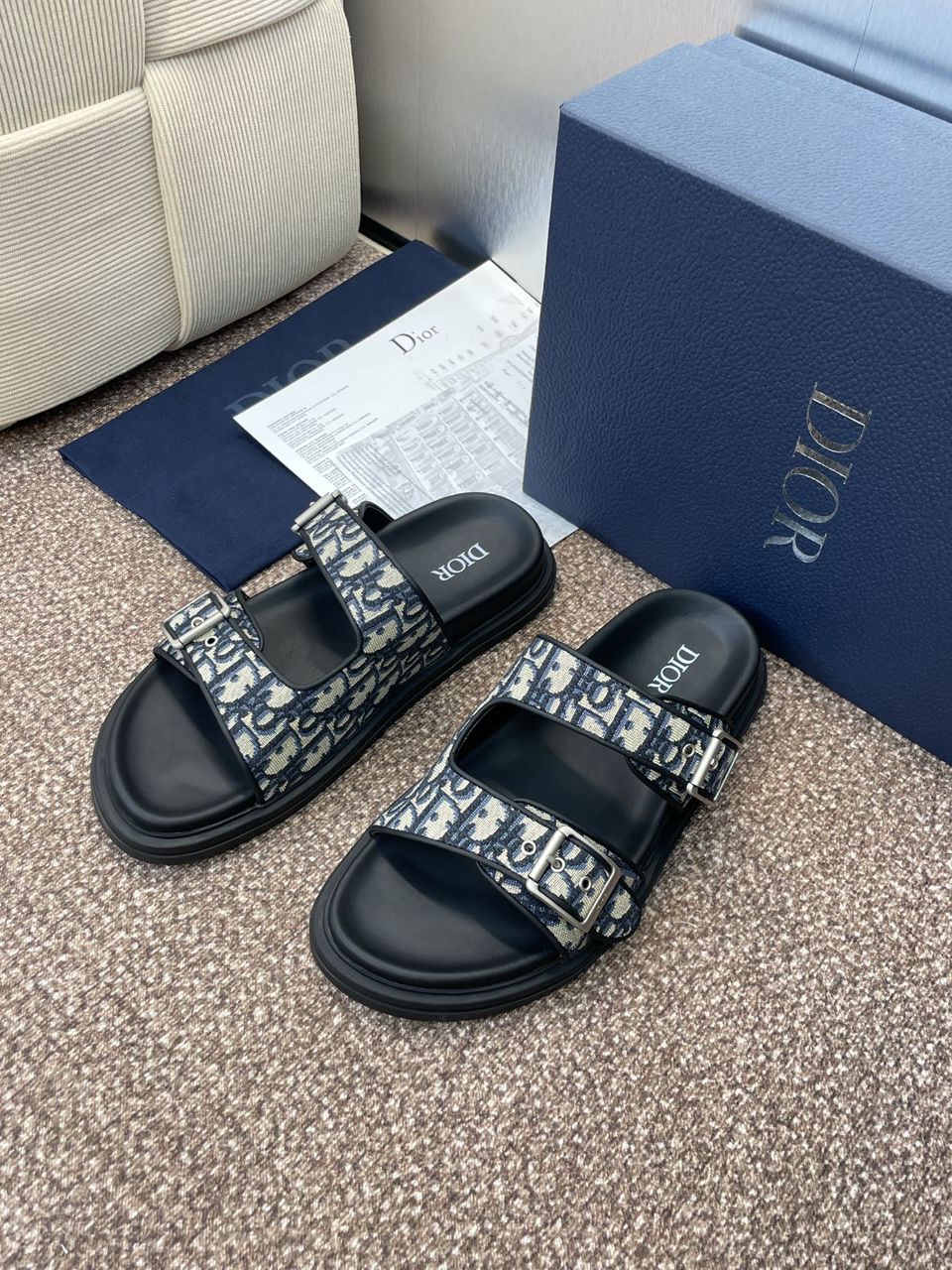 Slides sandals