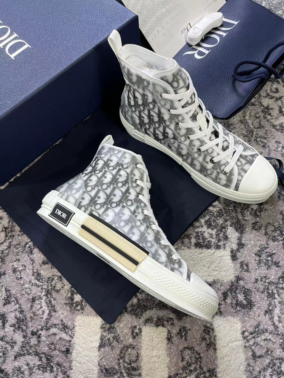 Unisex sneakers