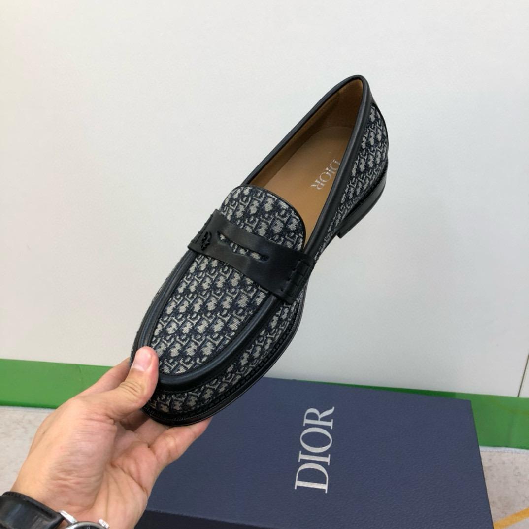 Men loafers