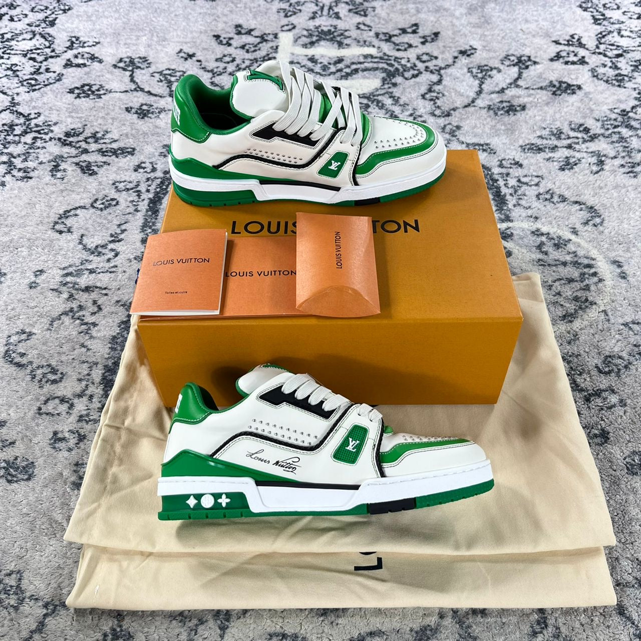 UNISEX SNEAKERS SHOES