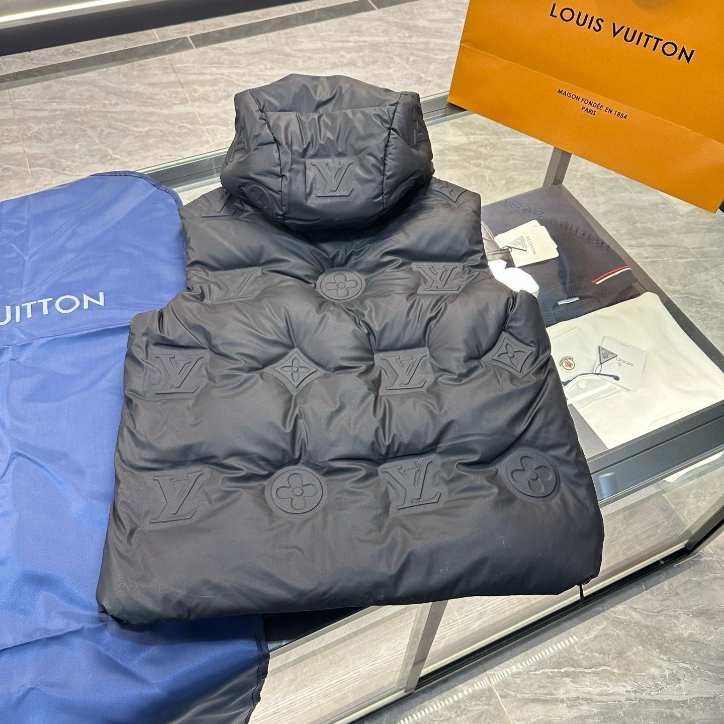 MEN VEST