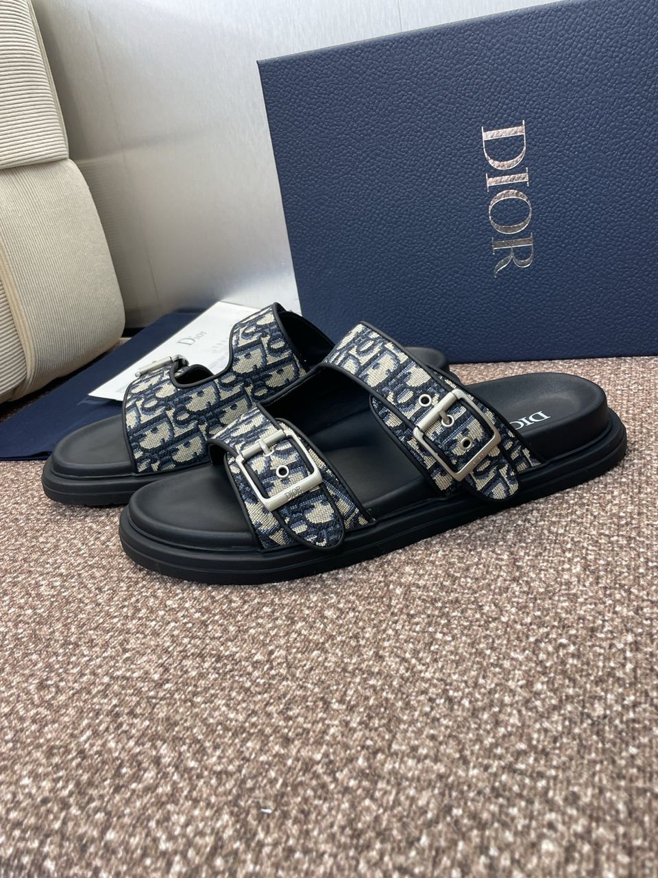 Slides sandals