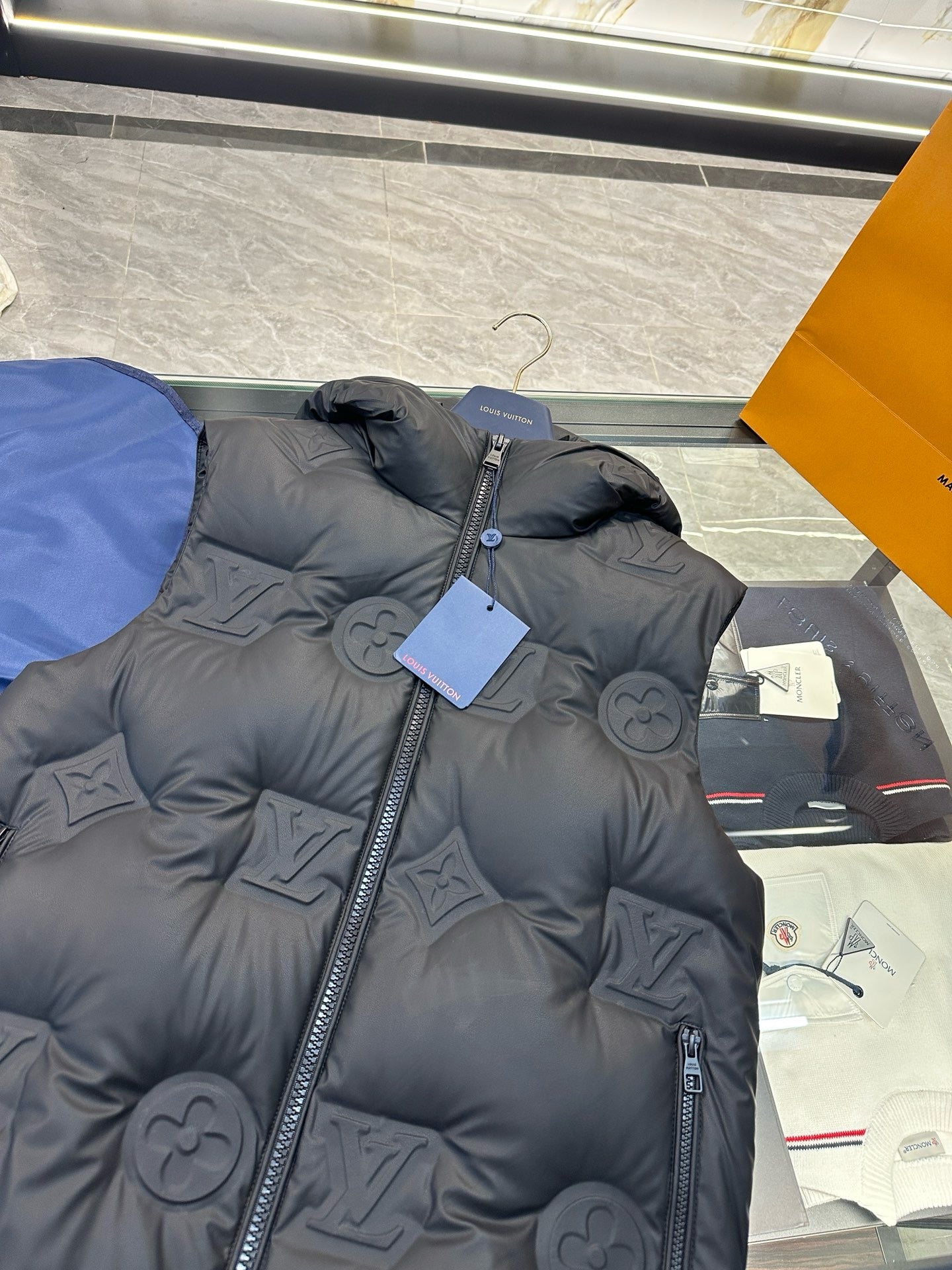 MEN VEST