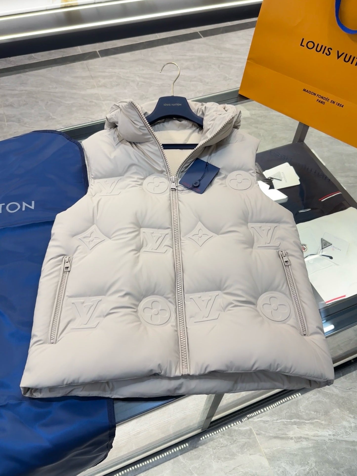 MEN VEST