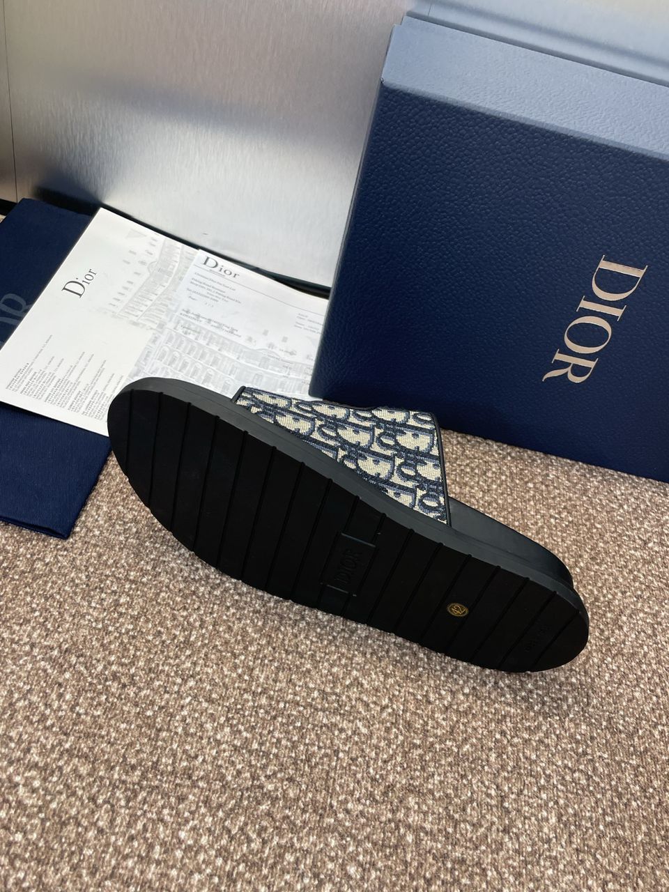 Slides sandals
