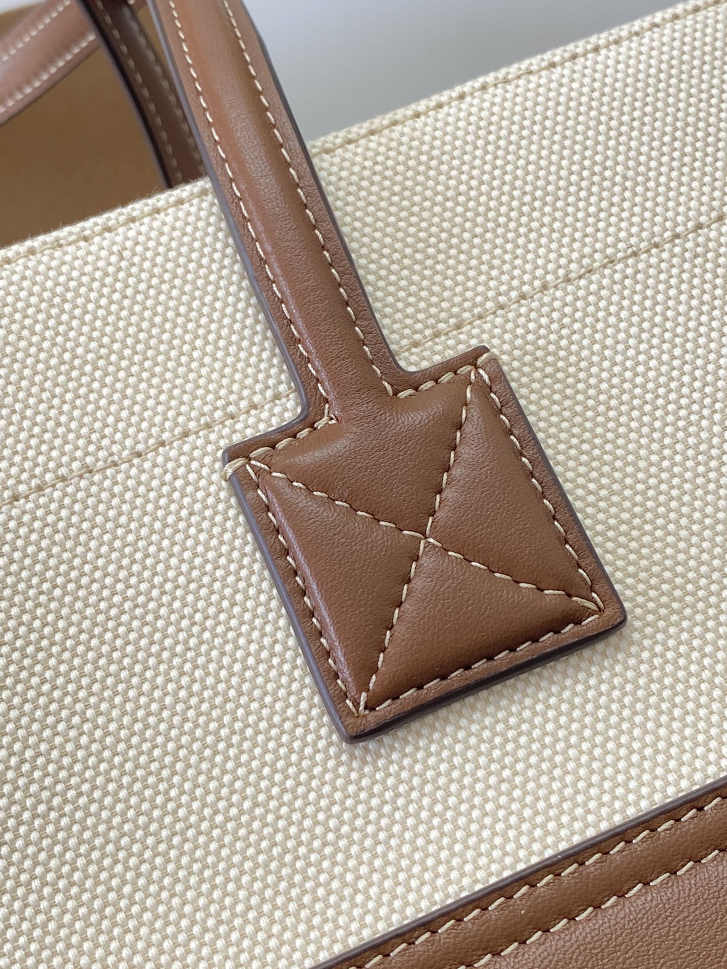 Women bag tote